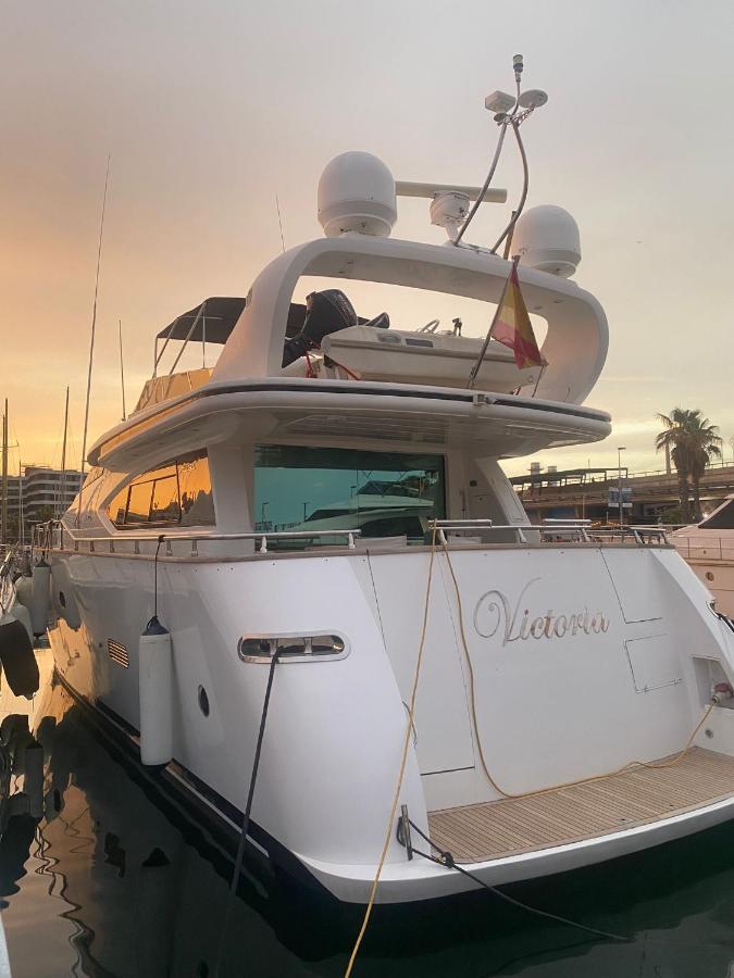 Yacht 20Metros Ξενοδοχείο Sant Adria de Besos Εξωτερικό φωτογραφία