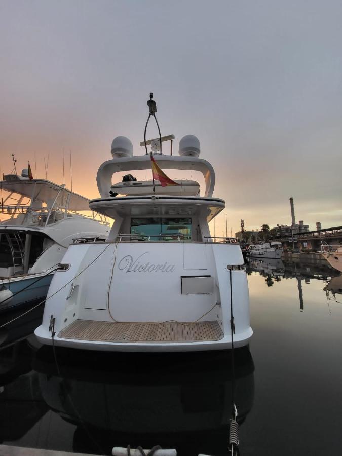 Yacht 20Metros Ξενοδοχείο Sant Adria de Besos Εξωτερικό φωτογραφία